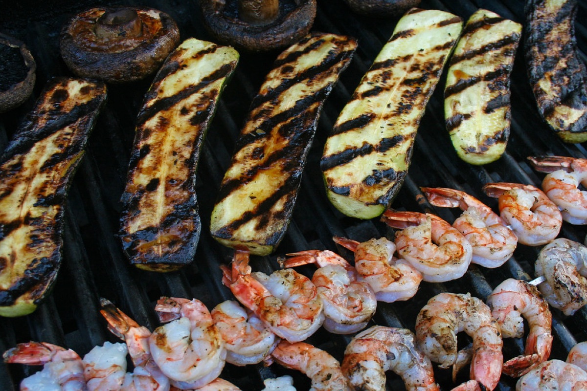 grilled fish with lemon