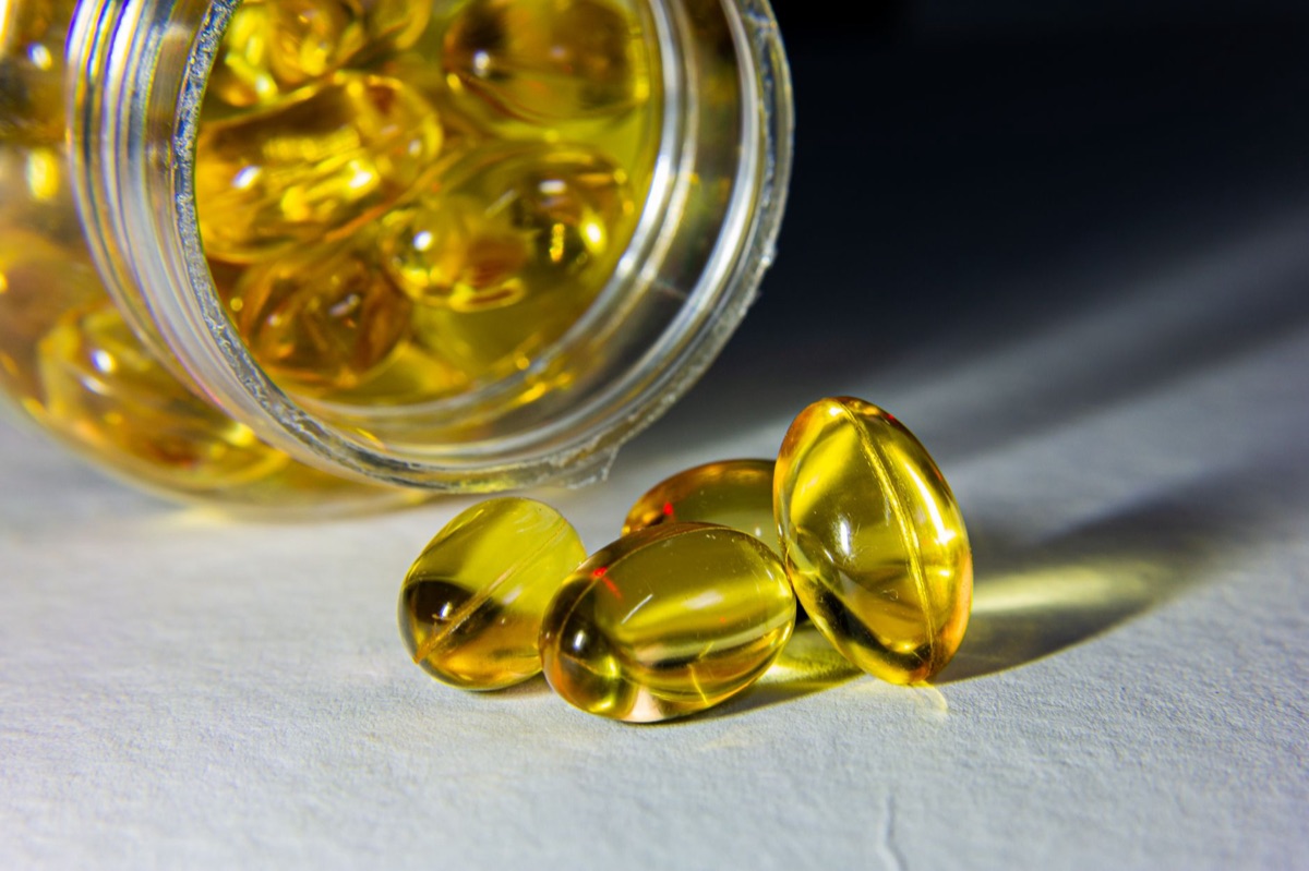 vaso de laboratorio con solución de omega 3