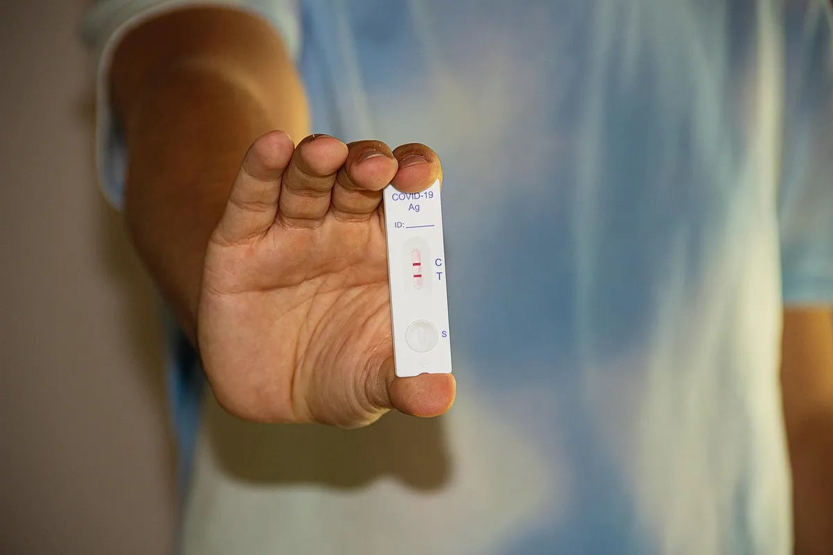 corona test, positive, quick test, hand, man, students, corona, epidemic, disease