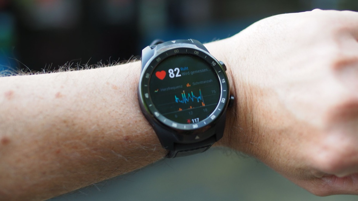 Eazy medical smartwatch with calorie tracker