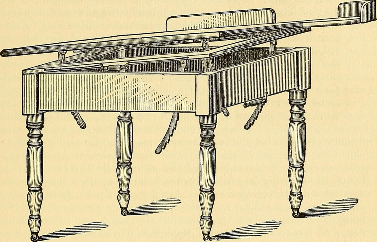 instrumentos cirúrgicos em mesa